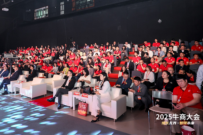 明亮照明集團(tuán)總經(jīng)理荊明慧